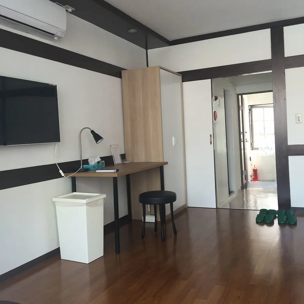 Szálloda Naniwa Guest House Oszaka